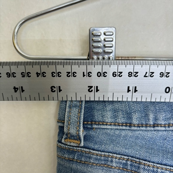 Aero jeans shorts size 9 distressed stretch - Picture 4 of 7